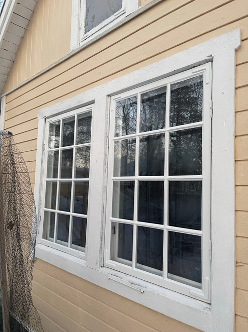 Renovering av fönster till en gammal smedja, linolja.