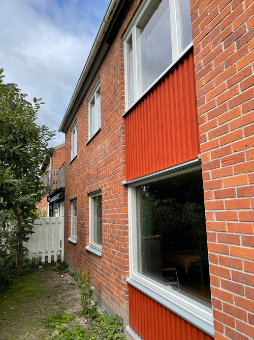 Renovering av fönster, byte till energiglas, panelbyte, nya fönsterbleck med mera.